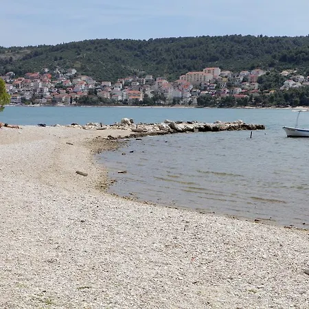 Irena アパート *